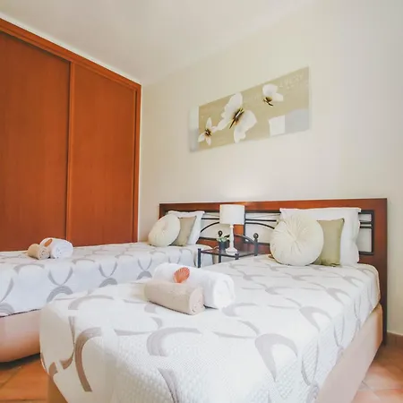 Villa In Albufeira With Private Pool & Beaches Villa *