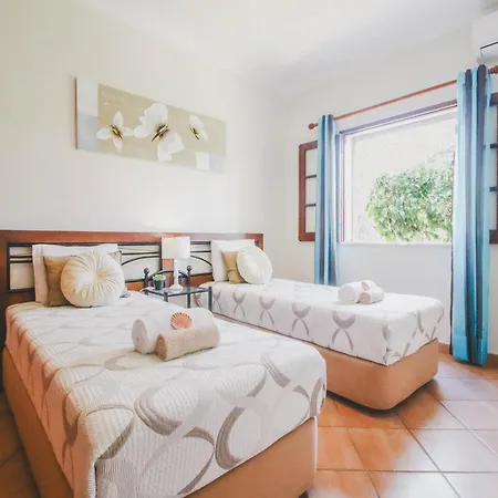 Villa In Albufeira With Private Pool & Beaches * Albufeira