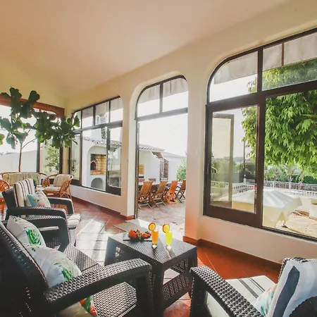 Villa In Albufeira With Private Pool & Beaches 빌라 *