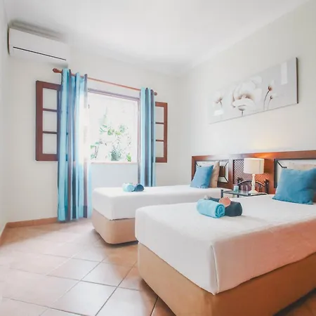 Villa In Albufeira With Private Pool & Beaches Villa