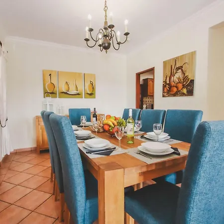 Villa In Albufeira With Private Pool & Beaches *