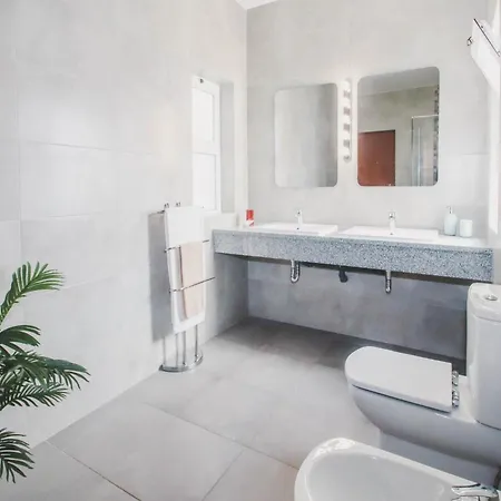 Villa In Albufeira With Private Pool & Beaches *